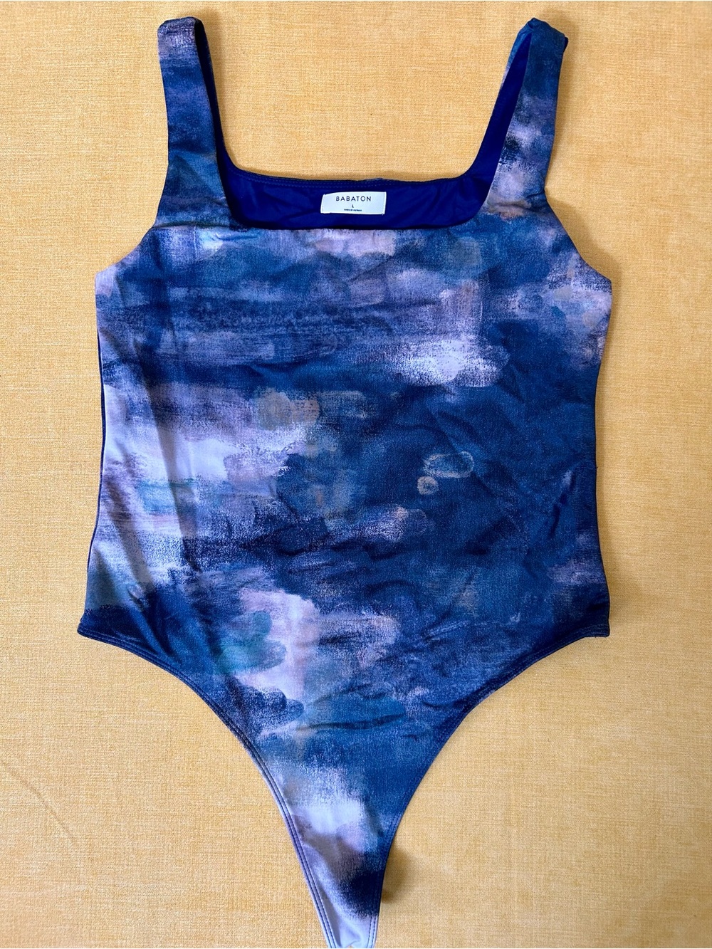 Aritzia Babaton contour bodysuit in blue abstract art print